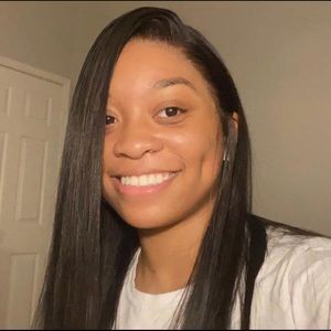 Meet your Posher, Yasmine